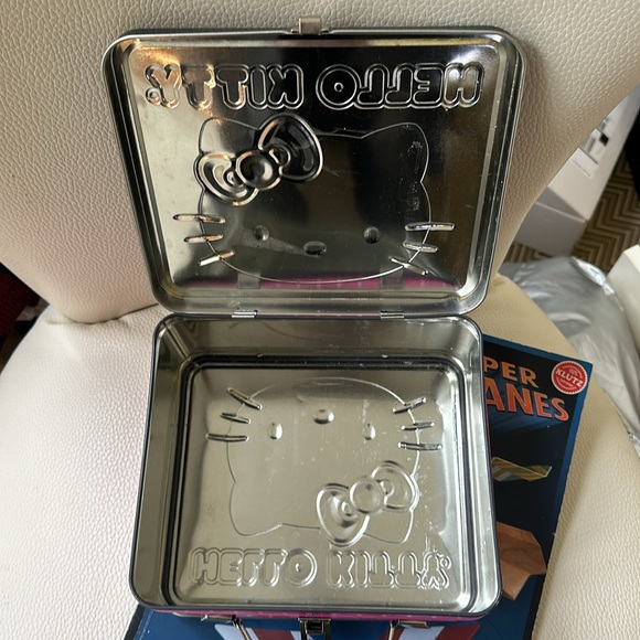 Hello Kitty Lunchbox 😺+ Notebook + Klutz Book of Best Paper Airplanes 🛩️ EUC - Picture 9 of 16